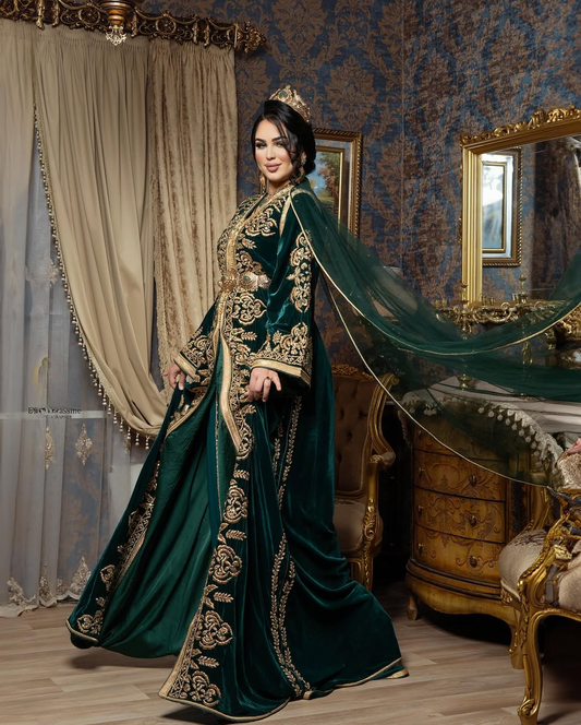 Caftan en velours de soie vert