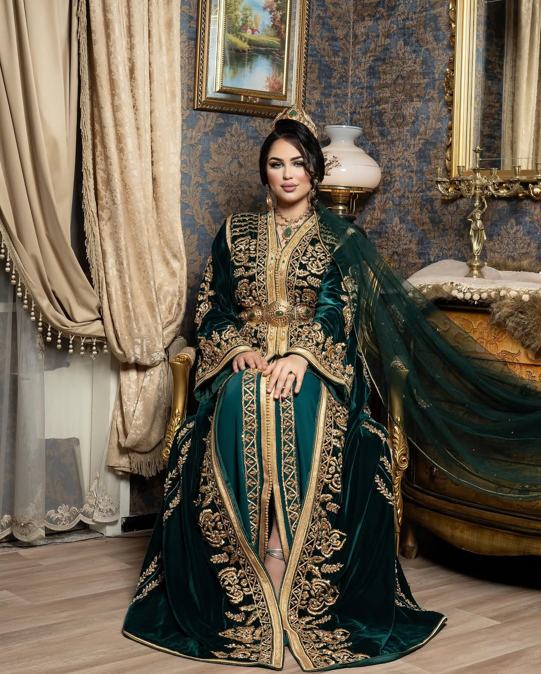 Caftan en velours de soie vert