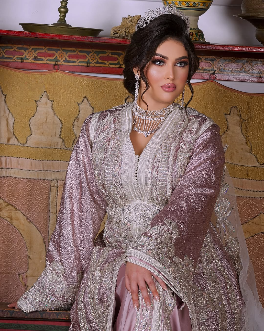 Caftan Rose Pastel avec Broderies Argentées