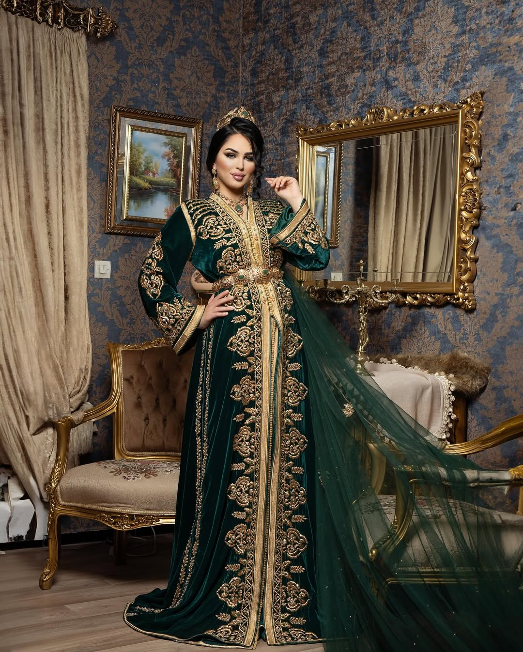 Caftan en velours de soie vert