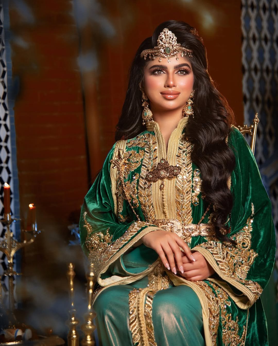 Caftan Glamour Découvrez l'élégance intemporelle du caftan henna, une pièce traditionnelle marocaine magnifiquement ornée. Nos caftans en henna allient beauté et tradition pour des moments inoubliables. Explorez notre collection unique aujourd'hui !