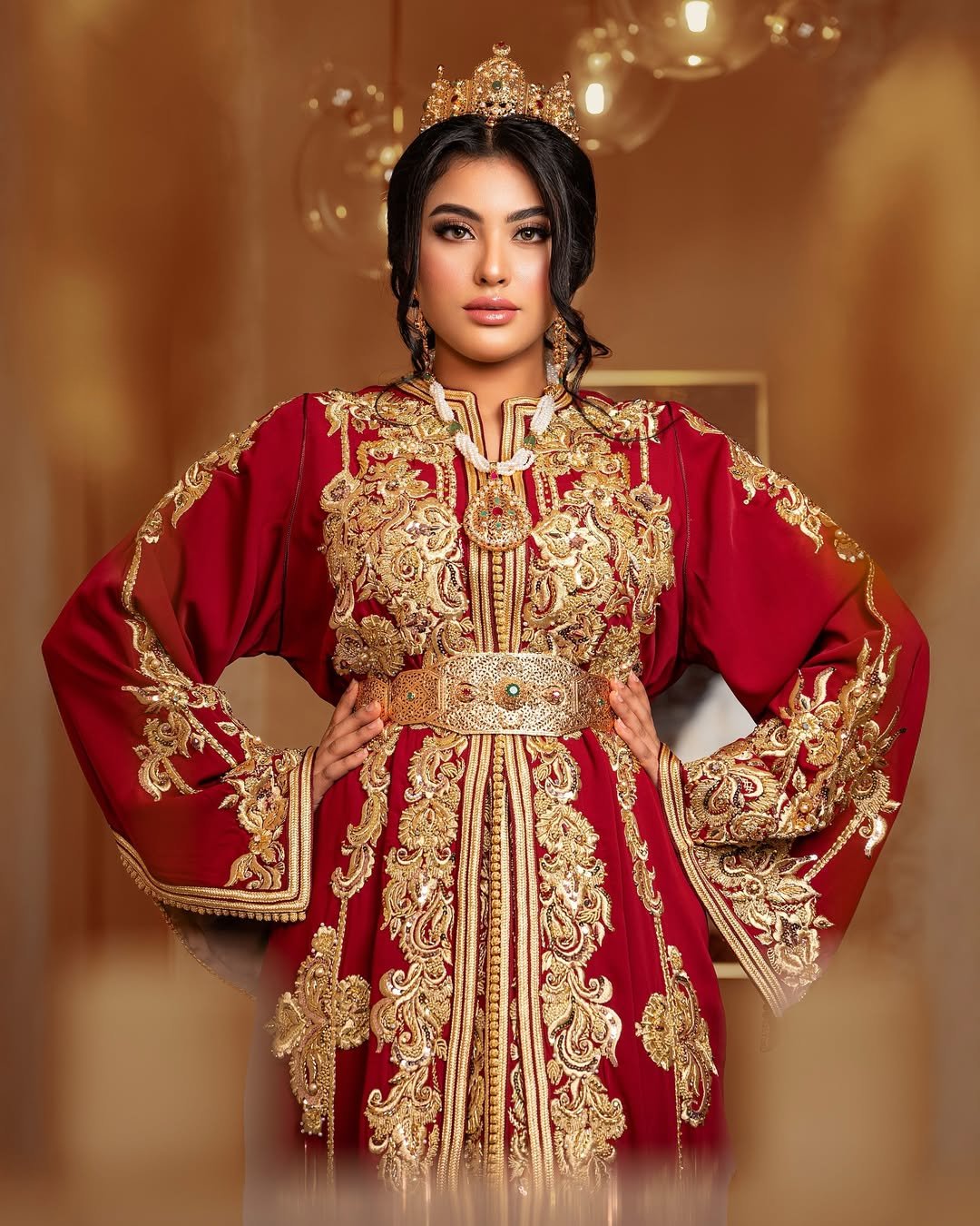 Caftan Glamour Découvrez l'élégance intemporelle du caftan henna, une pièce traditionnelle marocaine magnifiquement ornée. Nos caftans en henna allient beauté et tradition pour des moments inoubliables. Explorez notre collection unique aujourd'hui !