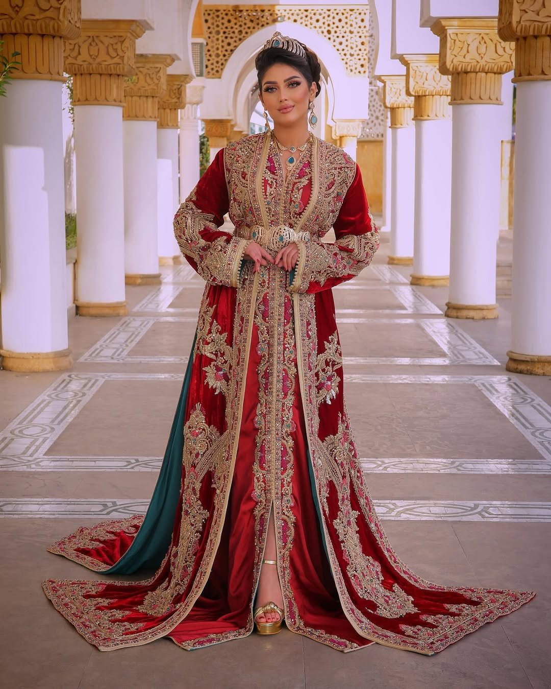 Caftan Glamour Découvrez l'élégance intemporelle du caftan henna, une pièce traditionnelle marocaine magnifiquement ornée. Nos caftans en henna allient beauté et tradition pour des moments inoubliables. Explorez notre collection unique aujourd'hui !