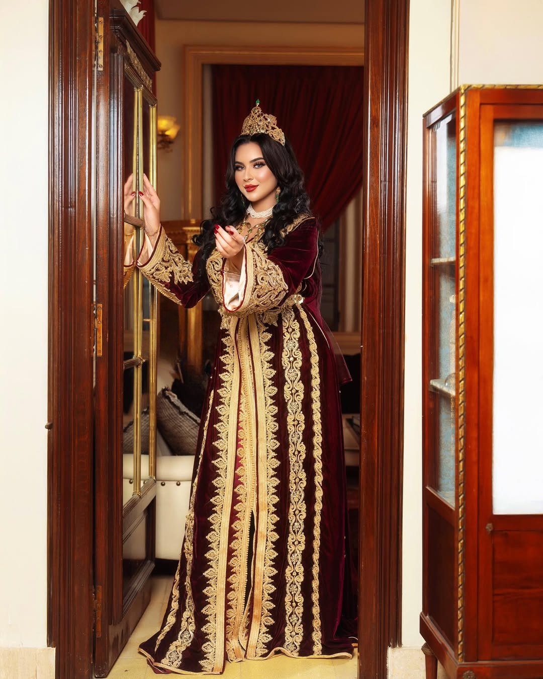 Caftan Glamour Découvrez l'élégance intemporelle du caftan henna, une pièce traditionnelle marocaine magnifiquement ornée. Nos caftans en henna allient beauté et tradition pour des moments inoubliables. Explorez notre collection unique aujourd'hui !