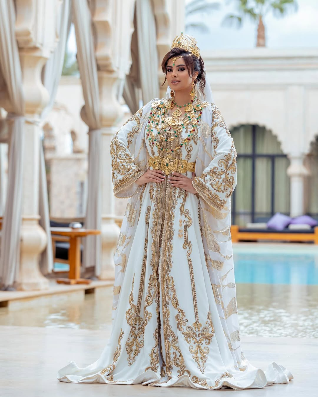 Caftan Glamour Découvrez l'élégance intemporelle du caftan henna, une pièce traditionnelle marocaine magnifiquement ornée. Nos caftans en henna allient beauté et tradition pour des moments inoubliables. Explorez notre collection unique aujourd'hui !