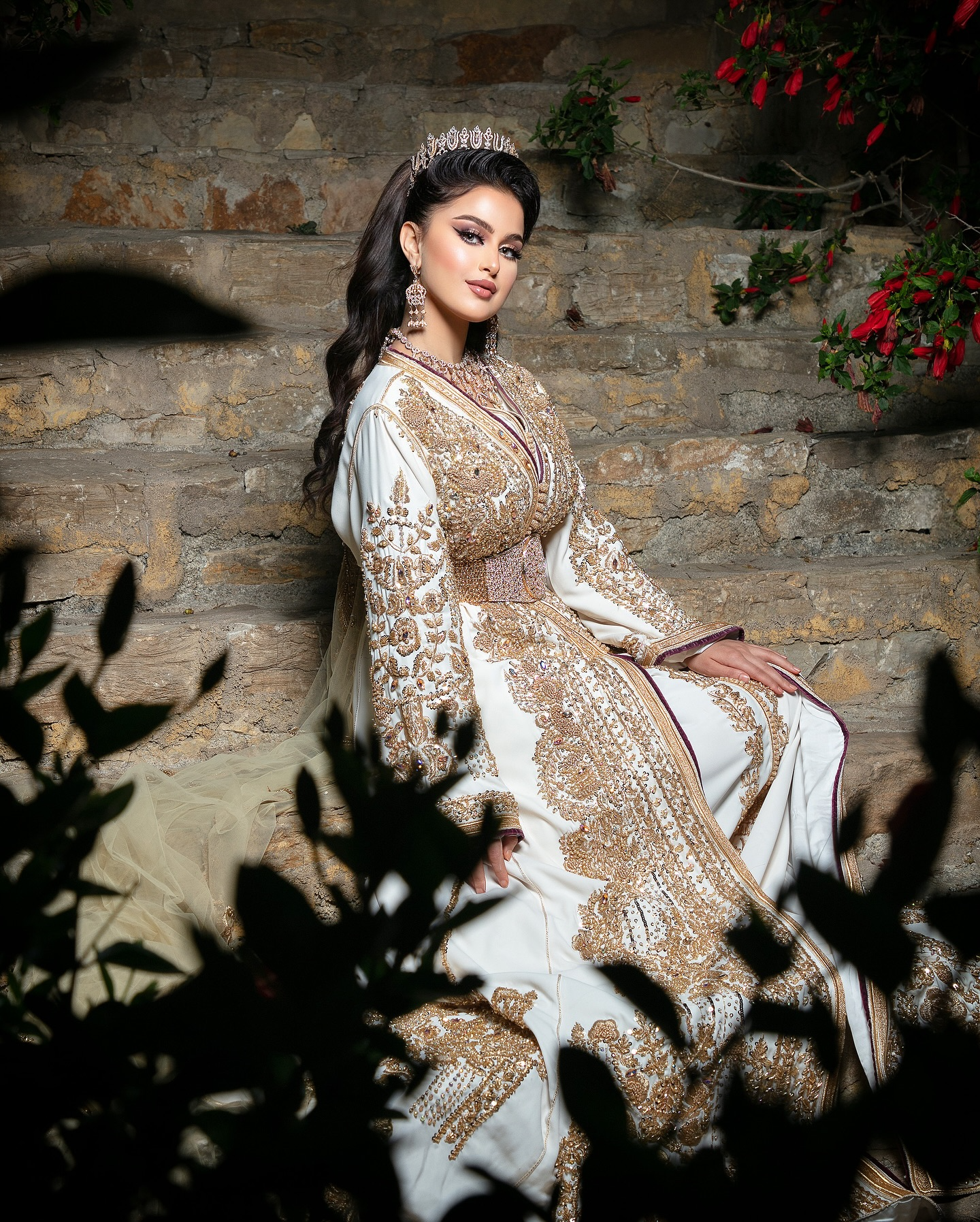 Caftan Glamour Découvrez l'élégance intemporelle du caftan henna, une pièce traditionnelle marocaine magnifiquement ornée. Nos caftans en henna allient beauté et tradition pour des moments inoubliables. Explorez notre collection unique aujourd'hui !