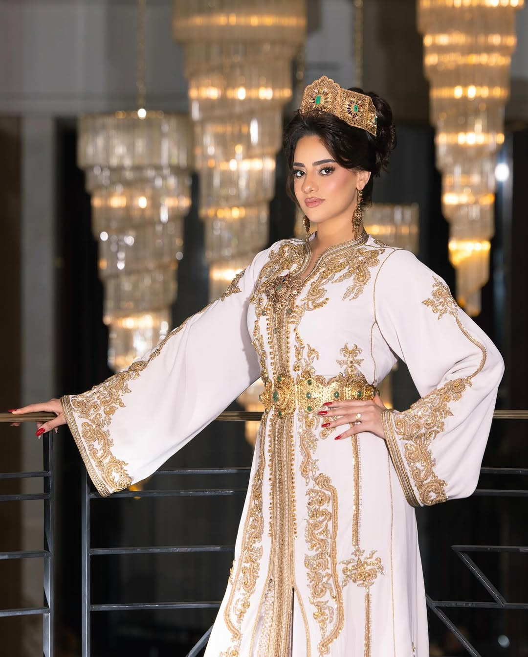 Caftan Glamour Découvrez l'élégance intemporelle du caftan henna, une pièce traditionnelle marocaine magnifiquement ornée. Nos caftans en henna allient beauté et tradition pour des moments inoubliables. Explorez notre collection unique aujourd'hui !