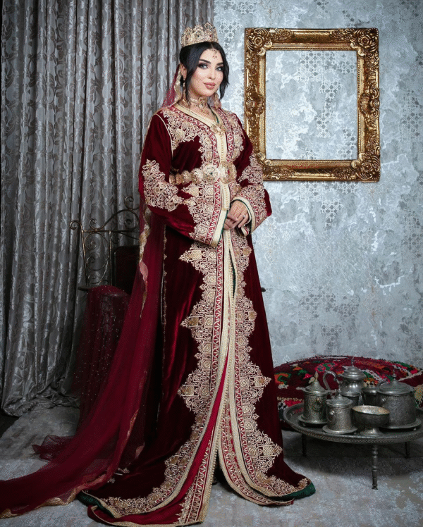 Caftan Glamour Découvrez l'élégance intemporelle du caftan henna, une pièce traditionnelle marocaine magnifiquement ornée. Nos caftans en henna allient beauté et tradition pour des moments inoubliables. Explorez notre collection unique aujourd'hui !