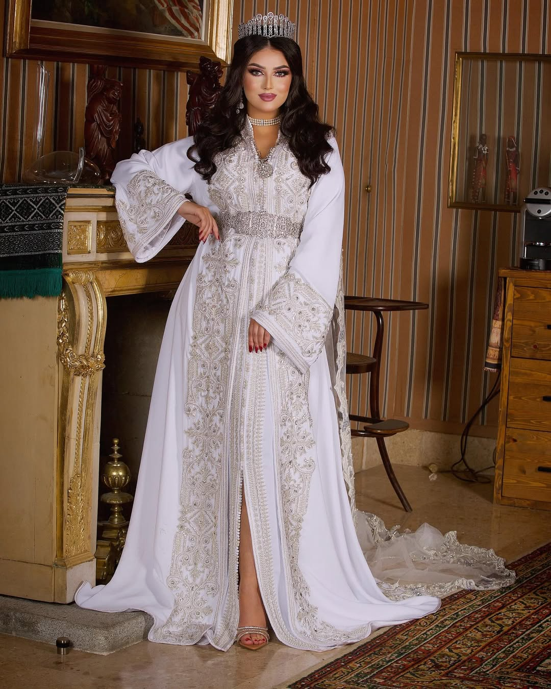 Caftan Glamour Découvrez l'élégance intemporelle du caftan henna, une pièce traditionnelle marocaine magnifiquement ornée. Nos caftans en henna allient beauté et tradition pour des moments inoubliables. Explorez notre collection unique aujourd'hui !