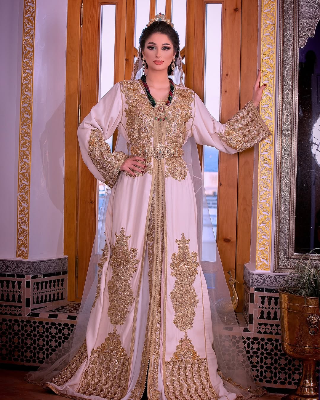 Caftan Glamour Découvrez l'élégance intemporelle du caftan henna, une pièce traditionnelle marocaine magnifiquement ornée. Nos caftans en henna allient beauté et tradition pour des moments inoubliables. Explorez notre collection unique aujourd'hui !